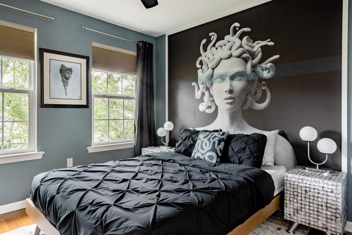Apartment Modern-chic Living In The Heart Of Center