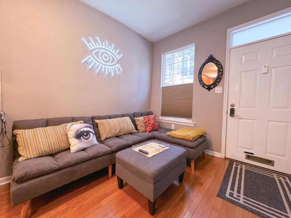 Apartment Modern-chic Living In The Heart Of Center *
