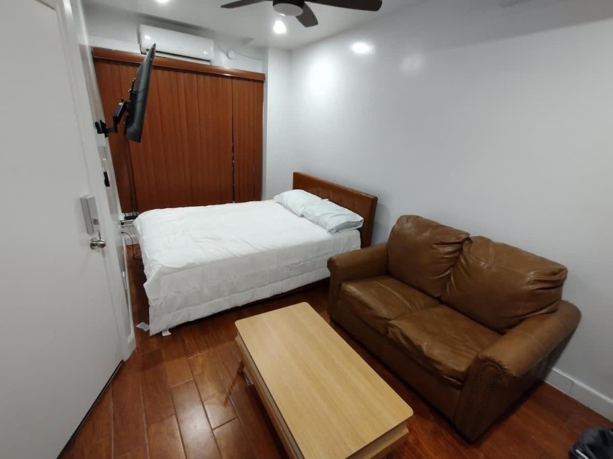 Cozy Modern Perfect For Short Or Long Philadelphia