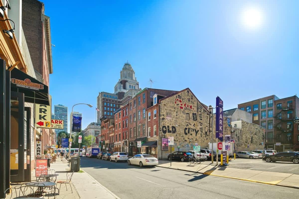 Charming Philly Walk To Liberty Bell & *