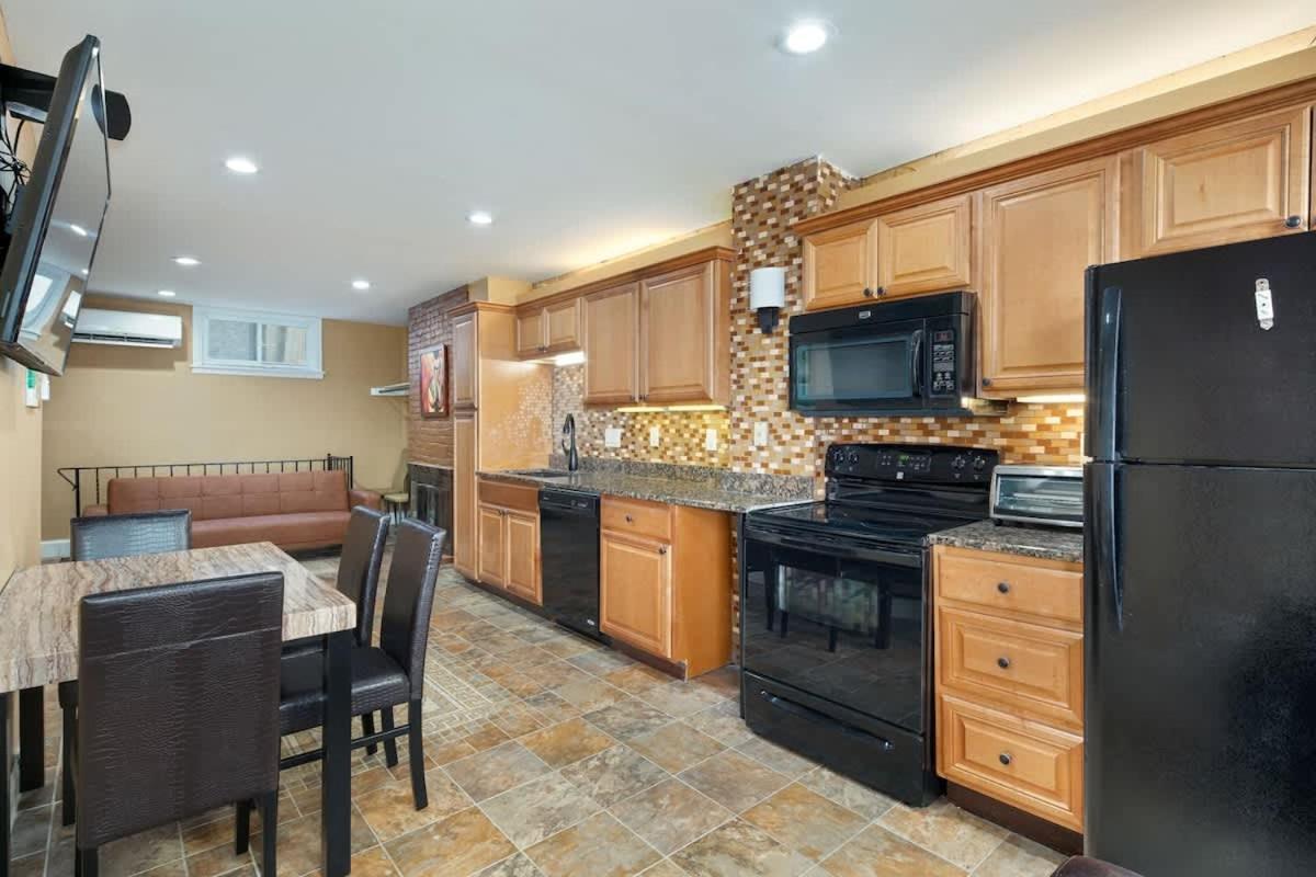 Charming Philly Walk To Liberty Bell & Holiday home