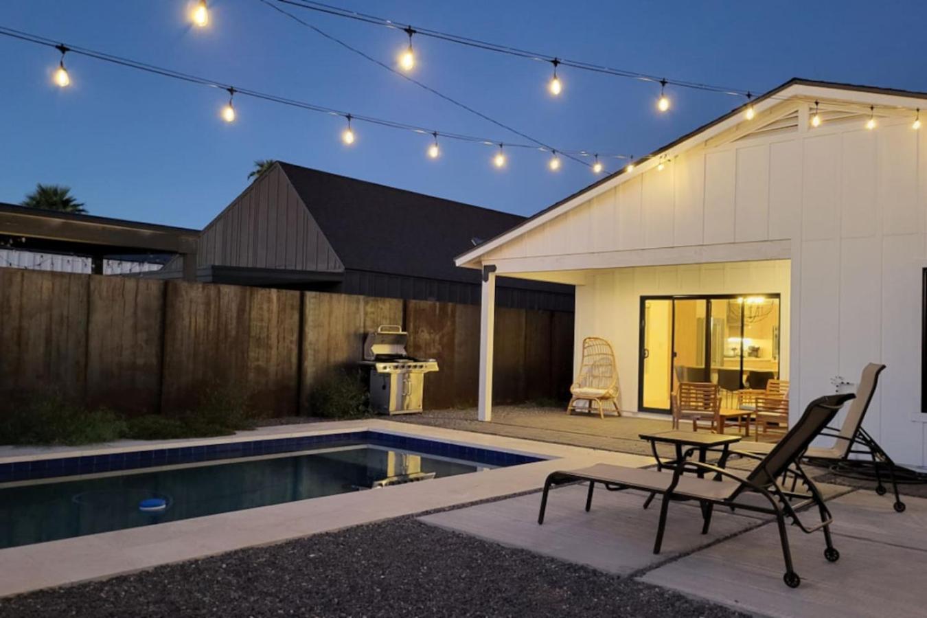 Modern Living In Phx Heated Pool Arizona Charm Holiday home Philadelphia