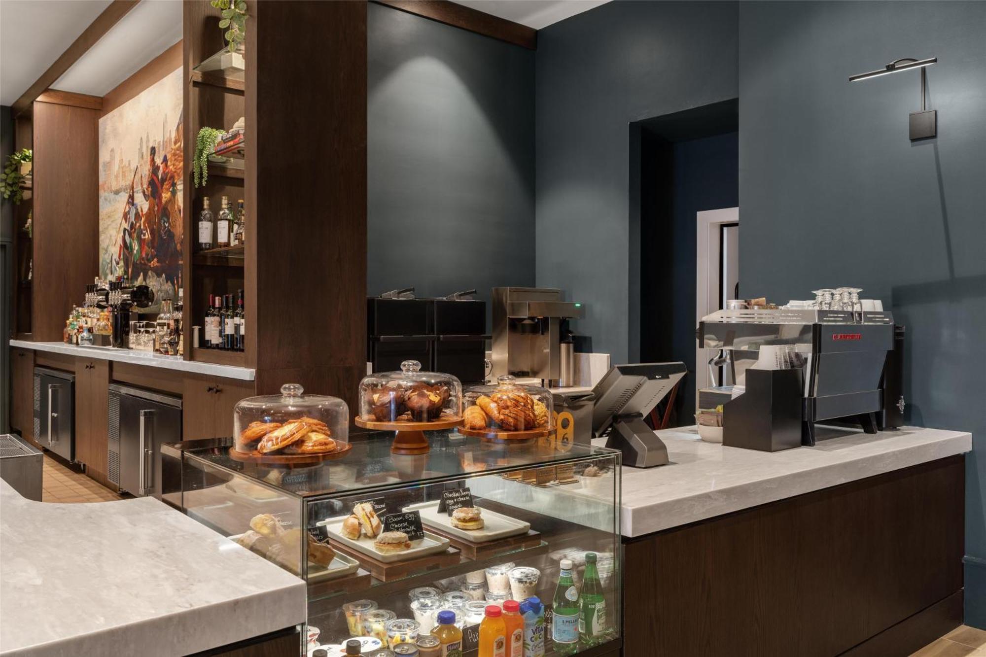 Hilton Avenue Hotel 4*