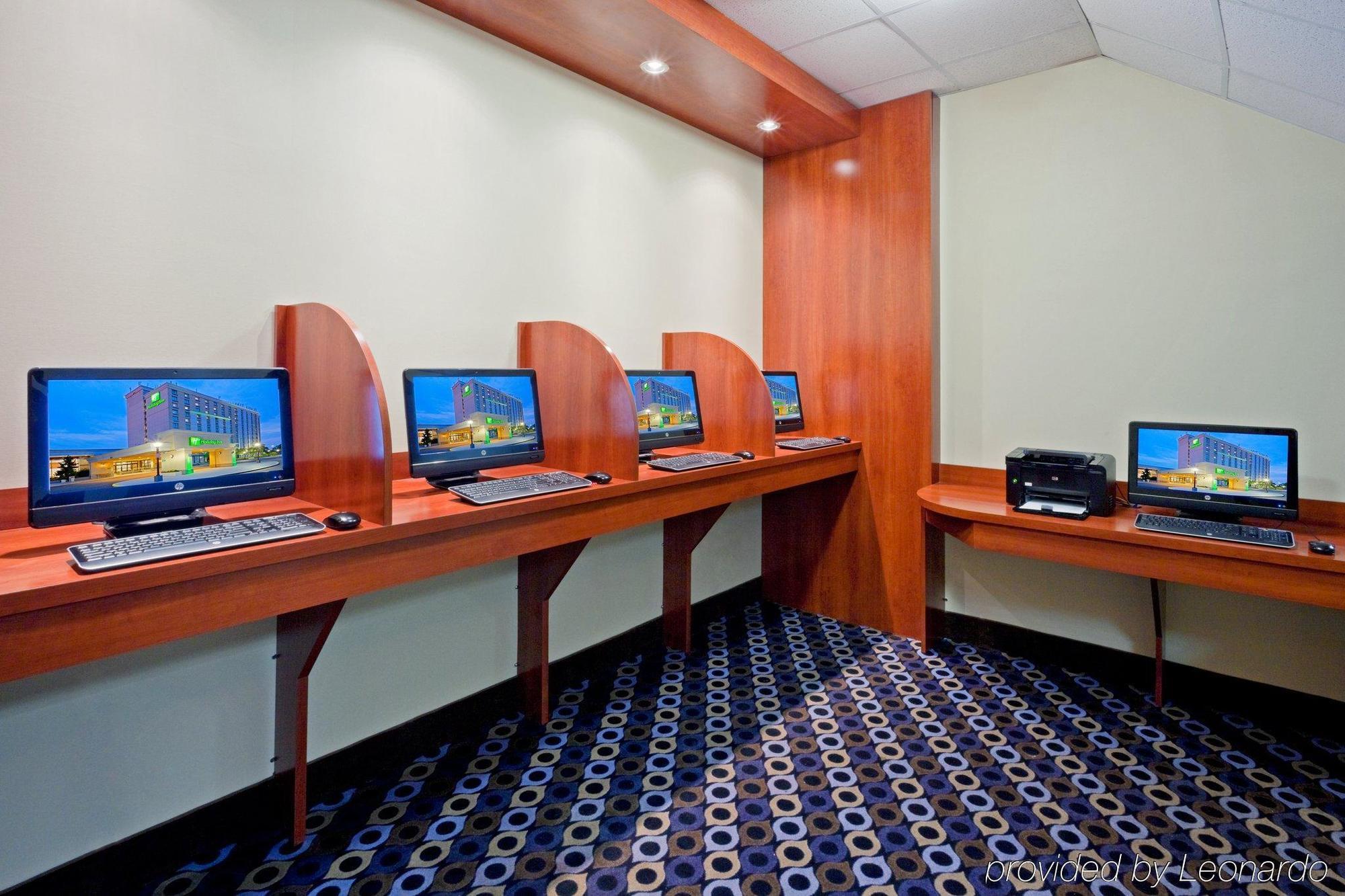 Holiday Philadelphia-stadium Hotel 3*