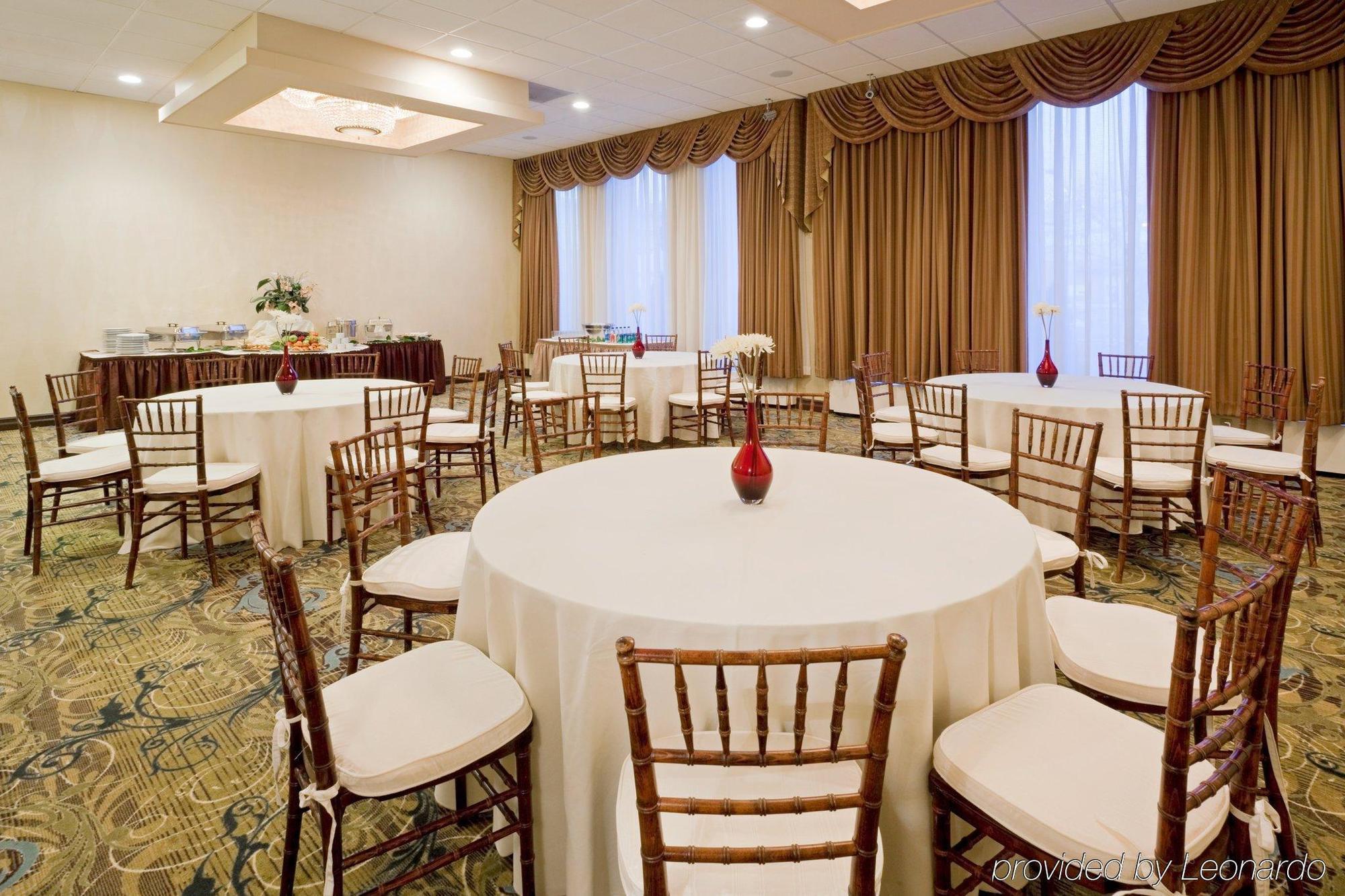 Holiday Philadelphia-stadium Hotel 3*