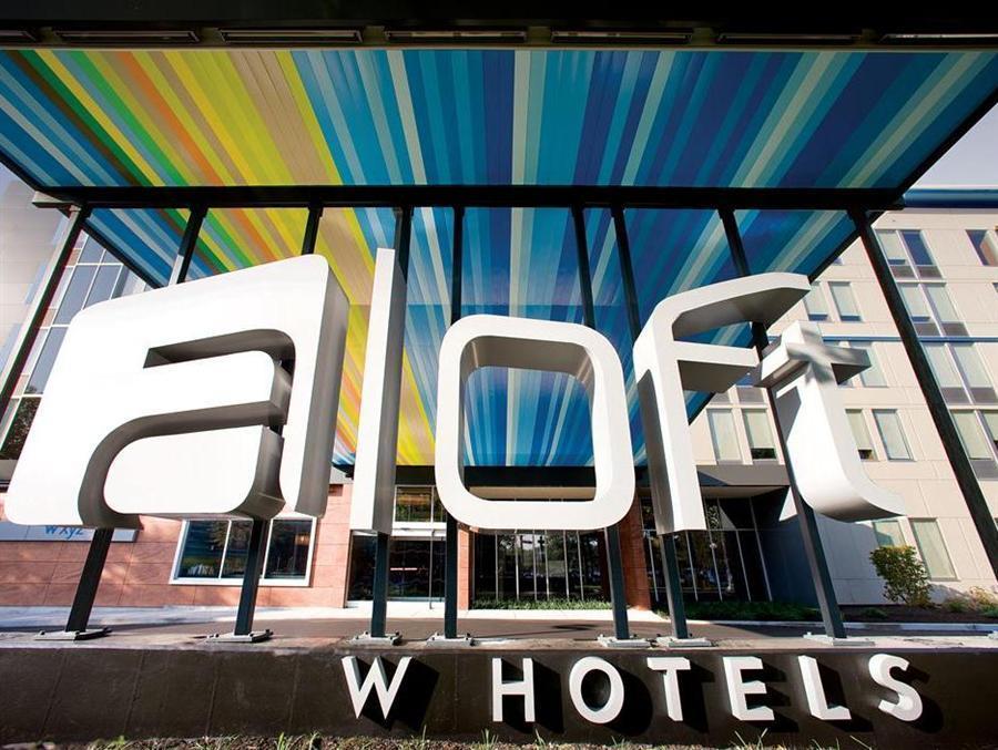 Aloft Airport Hotel 3*