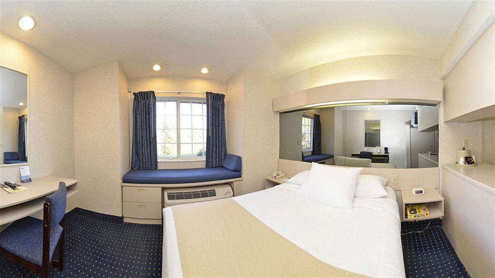 Microtel & By Wyndham Airport 2*