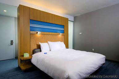 Aloft Airport Hotel 3*
