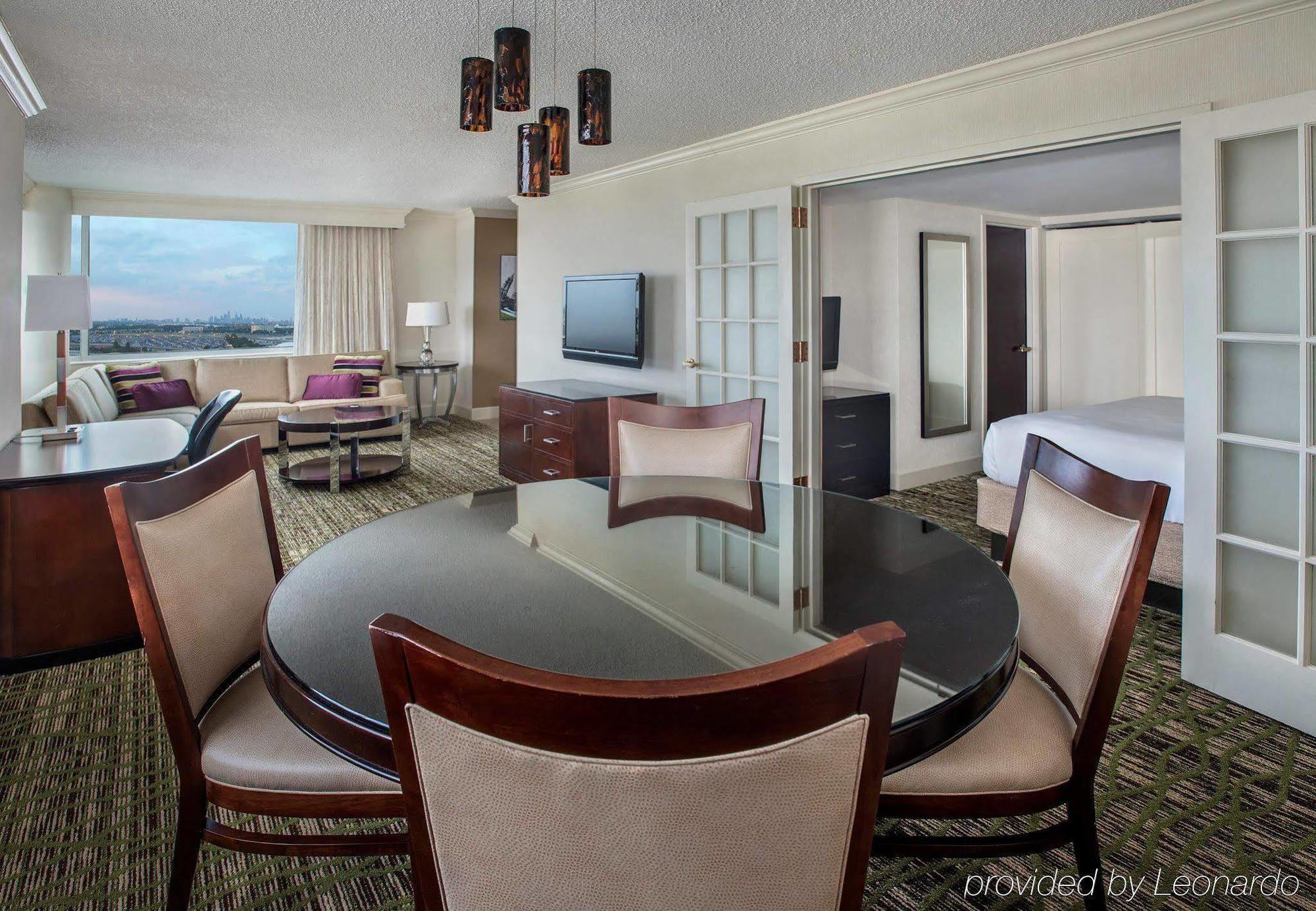 Hotel Airport Marriott 4*