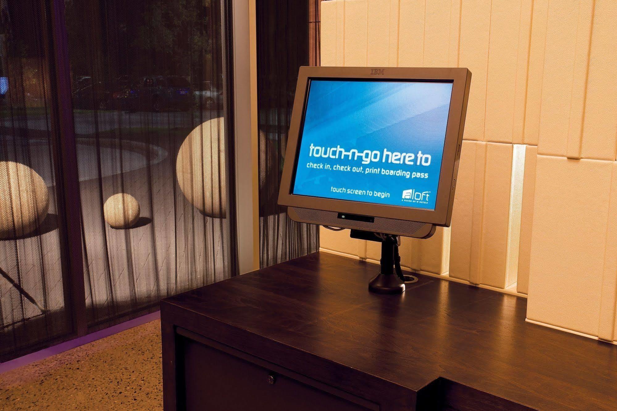 Aloft Airport 3*