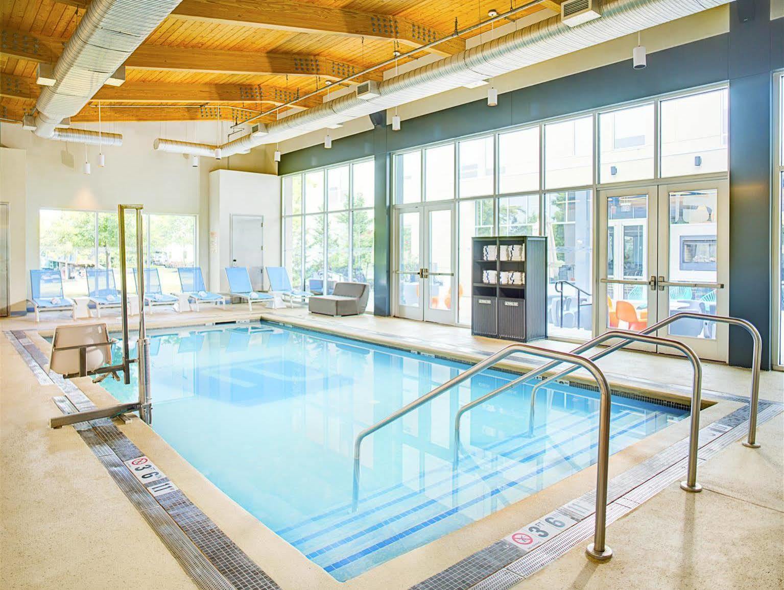 Aloft Airport Hotel 3*