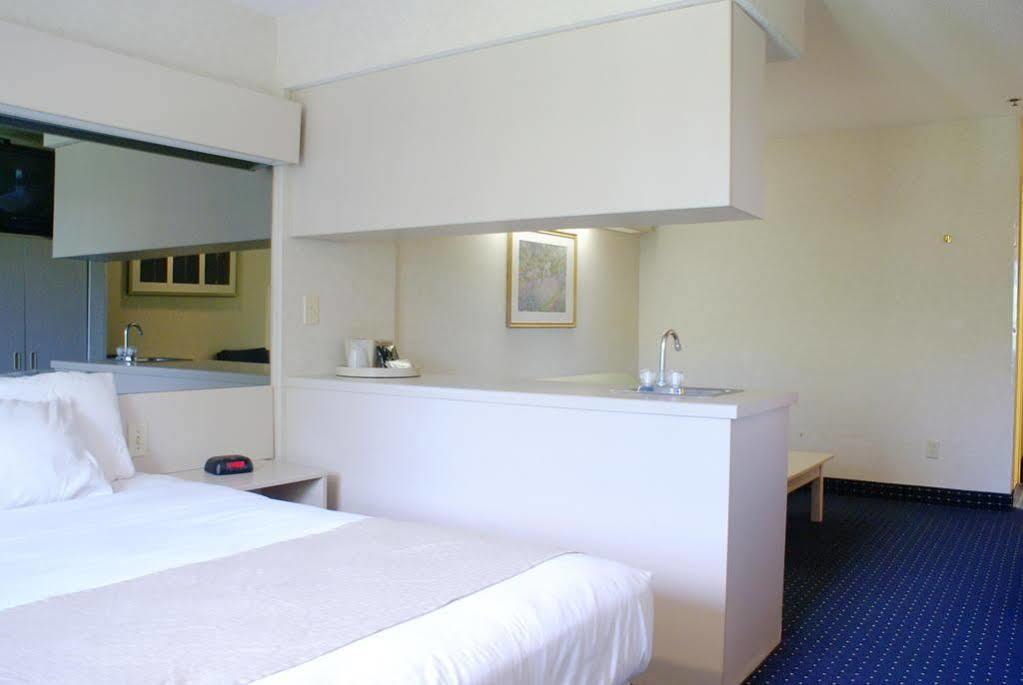 Microtel & By Wyndham Airport Hotel