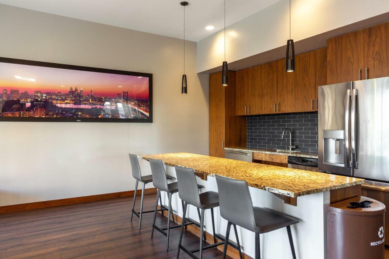 Alfred At 2116 Chestnut Apartment *