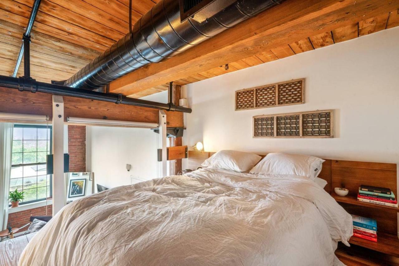 Beautiful Modern Loft Historic Old City 1 Br * Philadelphia