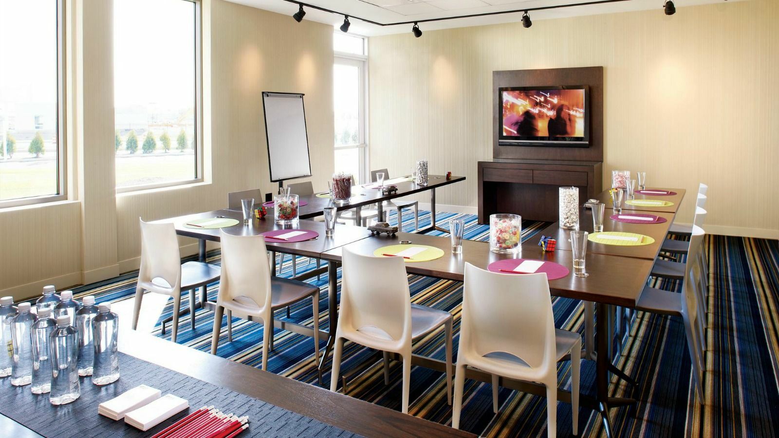 Hotel Aloft Airport 3*