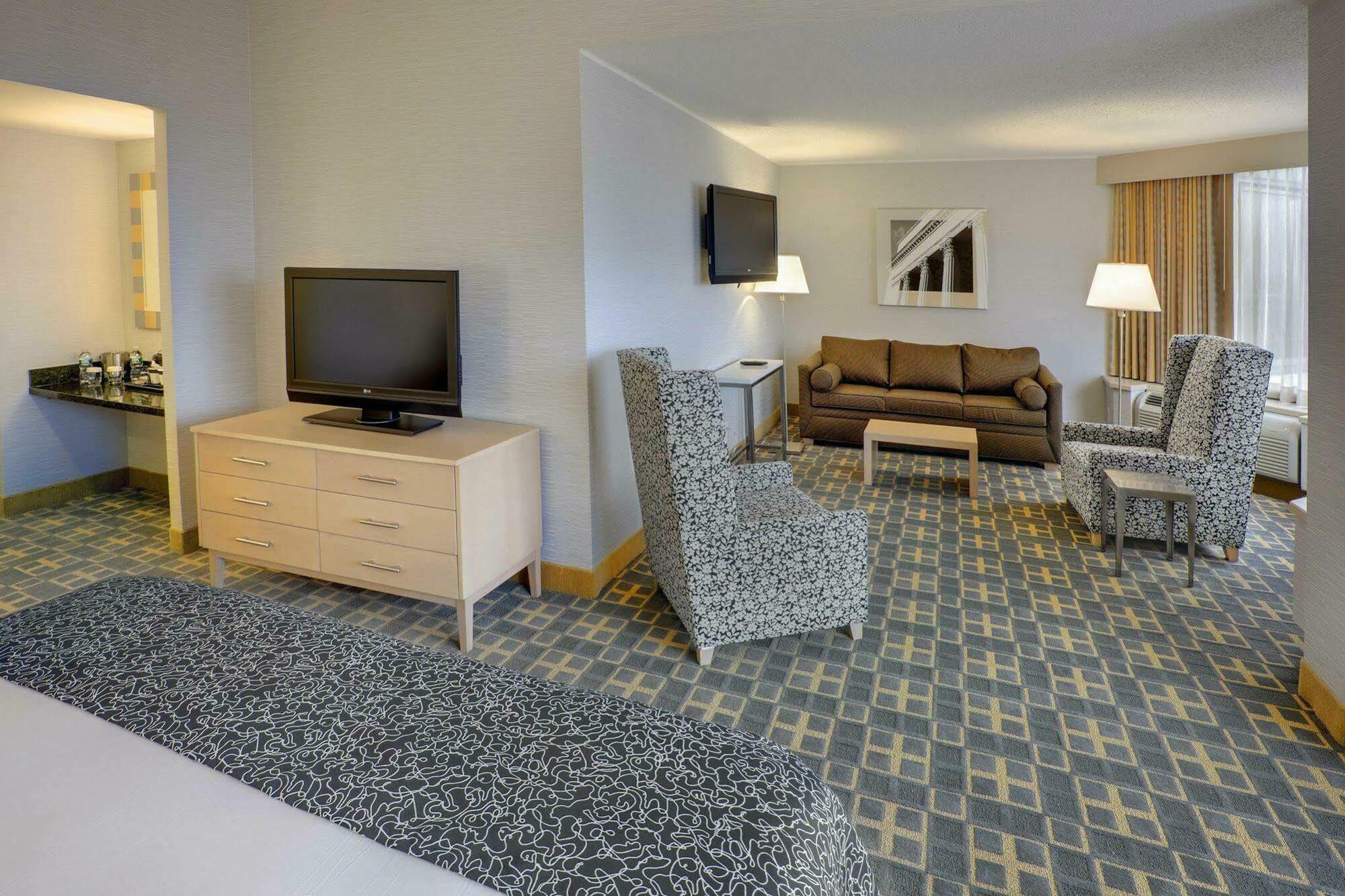 Doubletree By Hilton Center Hotel 4*