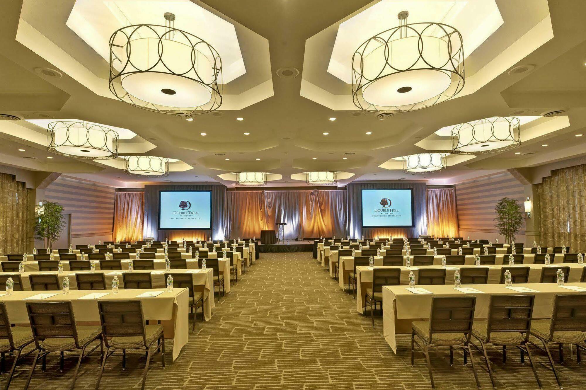 Doubletree By Hilton Center Hotel 4*