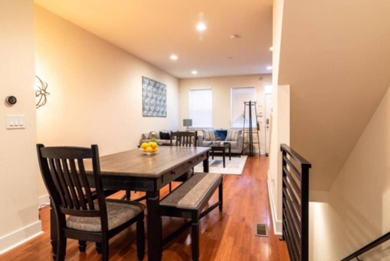Beautiful Lux 4 Bedroom*near Penn/chop*roof Deck Bed & Breakfast *