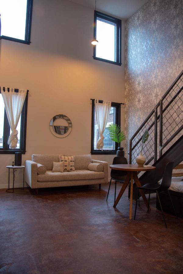 Reading Viaduct Loft, Center, Contactless Check In Apartment *