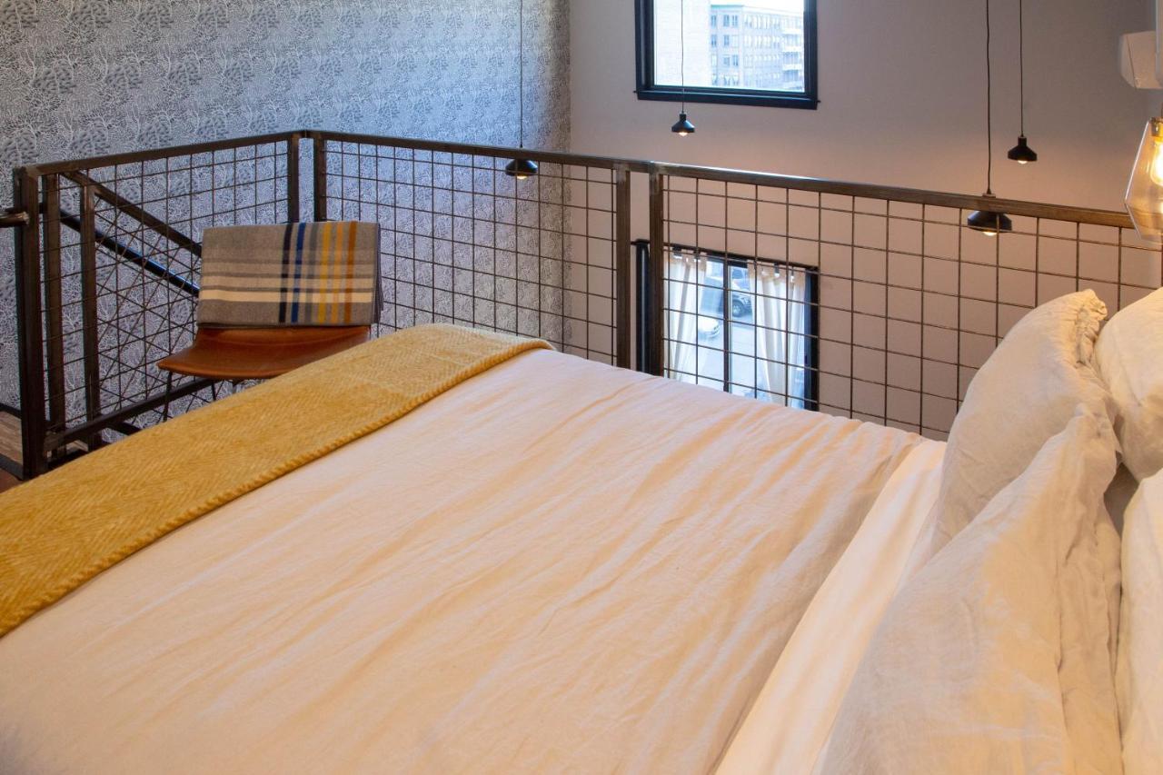 Center Loft, Contactless Check In, Mayor's Study Apartment Philadelphia