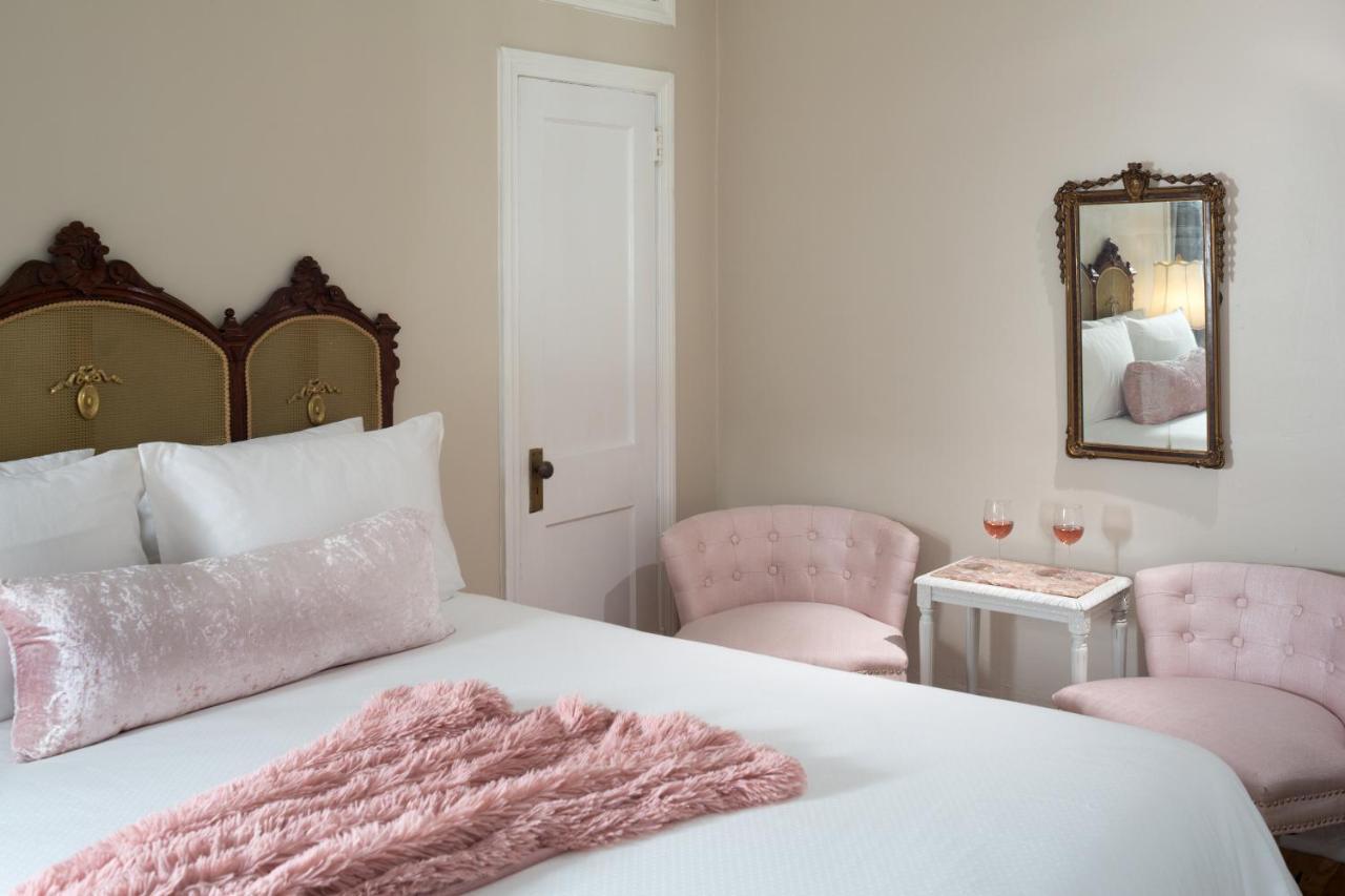 Akwaaba Bed & Breakfast *