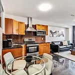 Amazing 2Bd Steps From The Convention Center