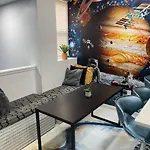 The Space Place - 2 Bedroom Apt With Memory Foam Mattresses Built For Relaxation