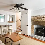 Saint Davids Cottage In Manayunk, Walk To Train, Main Street