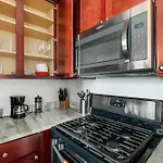Grand 1Br W Rooftop Pool & Gym