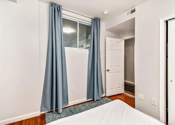 Amazing 2Bd Steps From The Convention Center