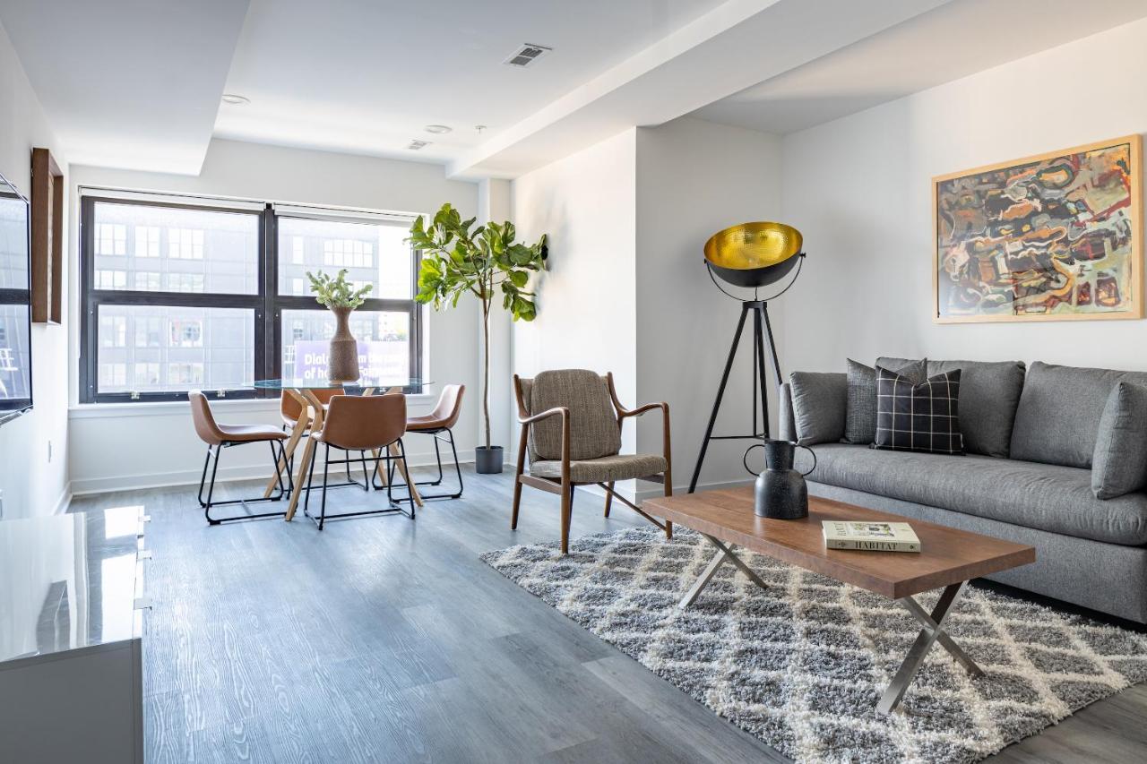 Locale North Broad -