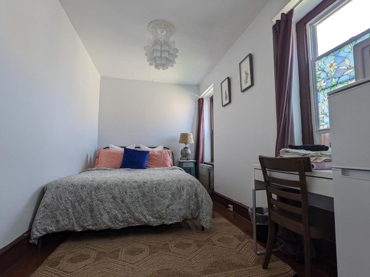 Newly Renovated - Historic Rowhome West Homestay