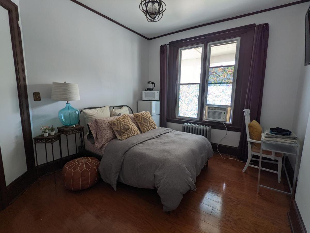 Homestay Newly Renovated - Historic Rowhome West