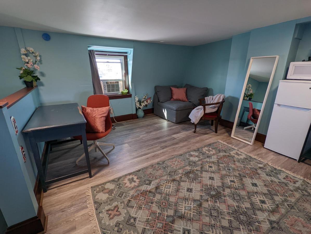 Homestay Newly Renovated - Historic Rowhome West *