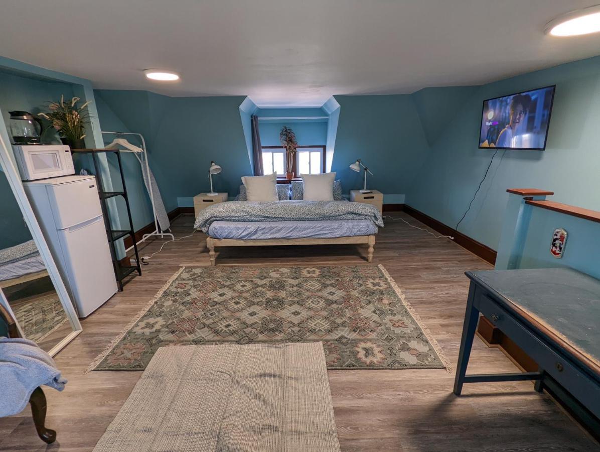 Homestay Newly Renovated - Historic Rowhome West Philadelphia