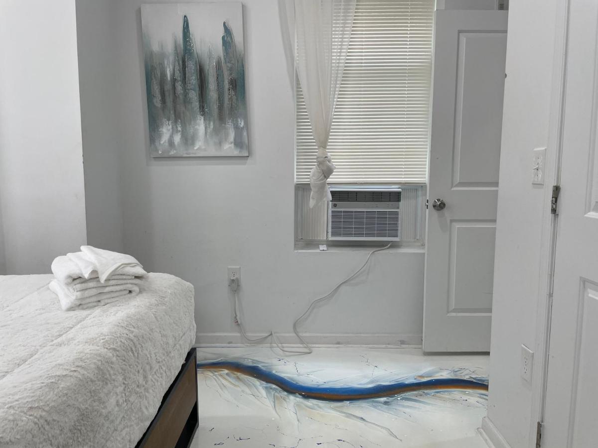 Apartment The Space Place - 2 Bedroom Apt With Memory Foam Mattresses Built For Relaxation
