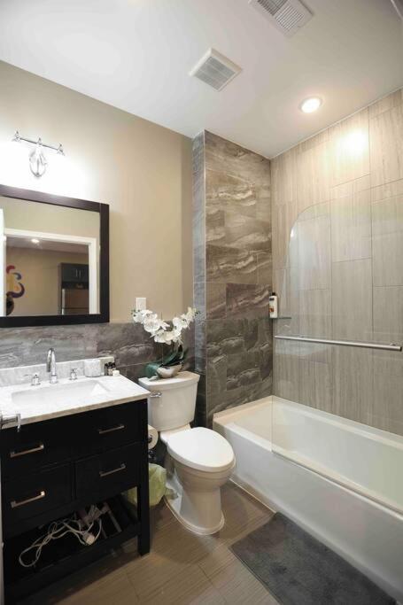 504 Luxe 1bdr In Center Philadelphia