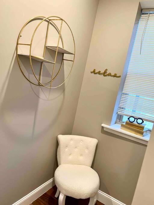 504 Luxe 1bdr In Center