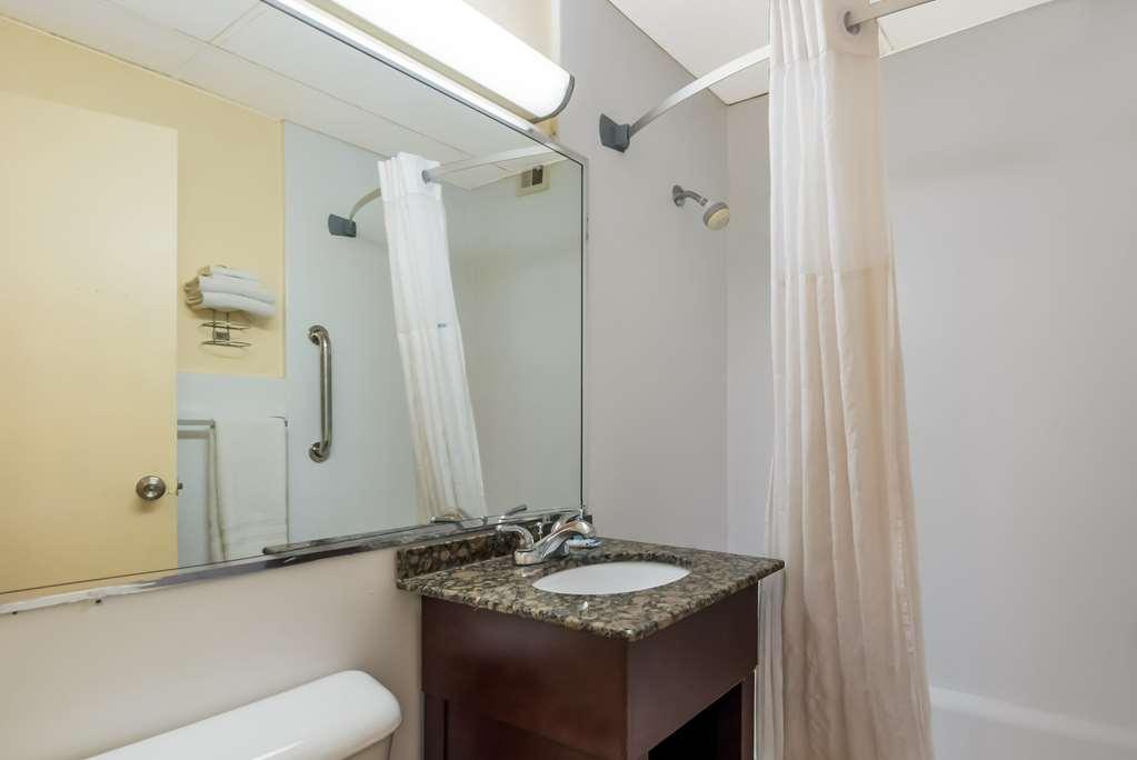 Rodeway Hotel *