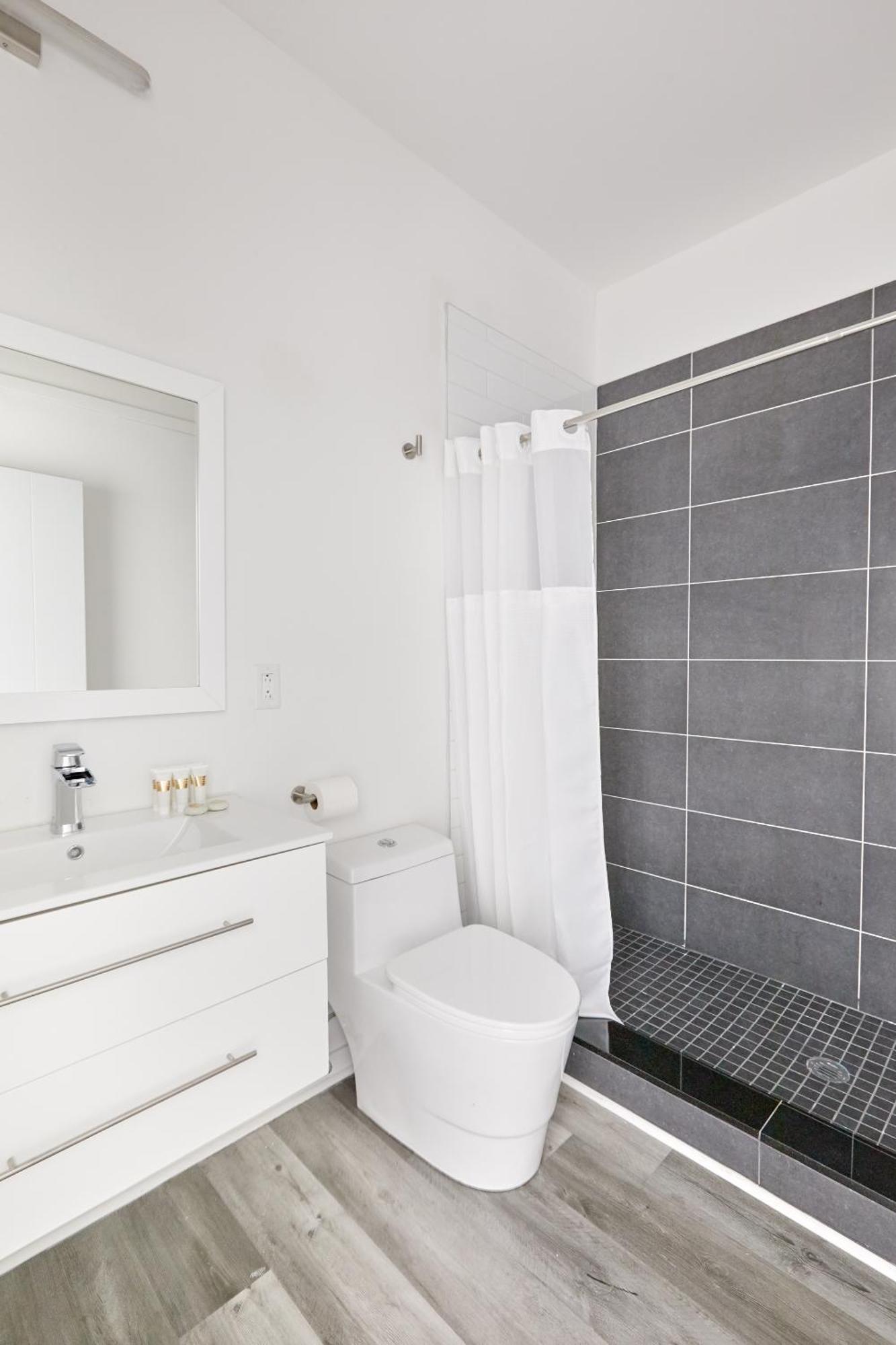 Locale North Broad -