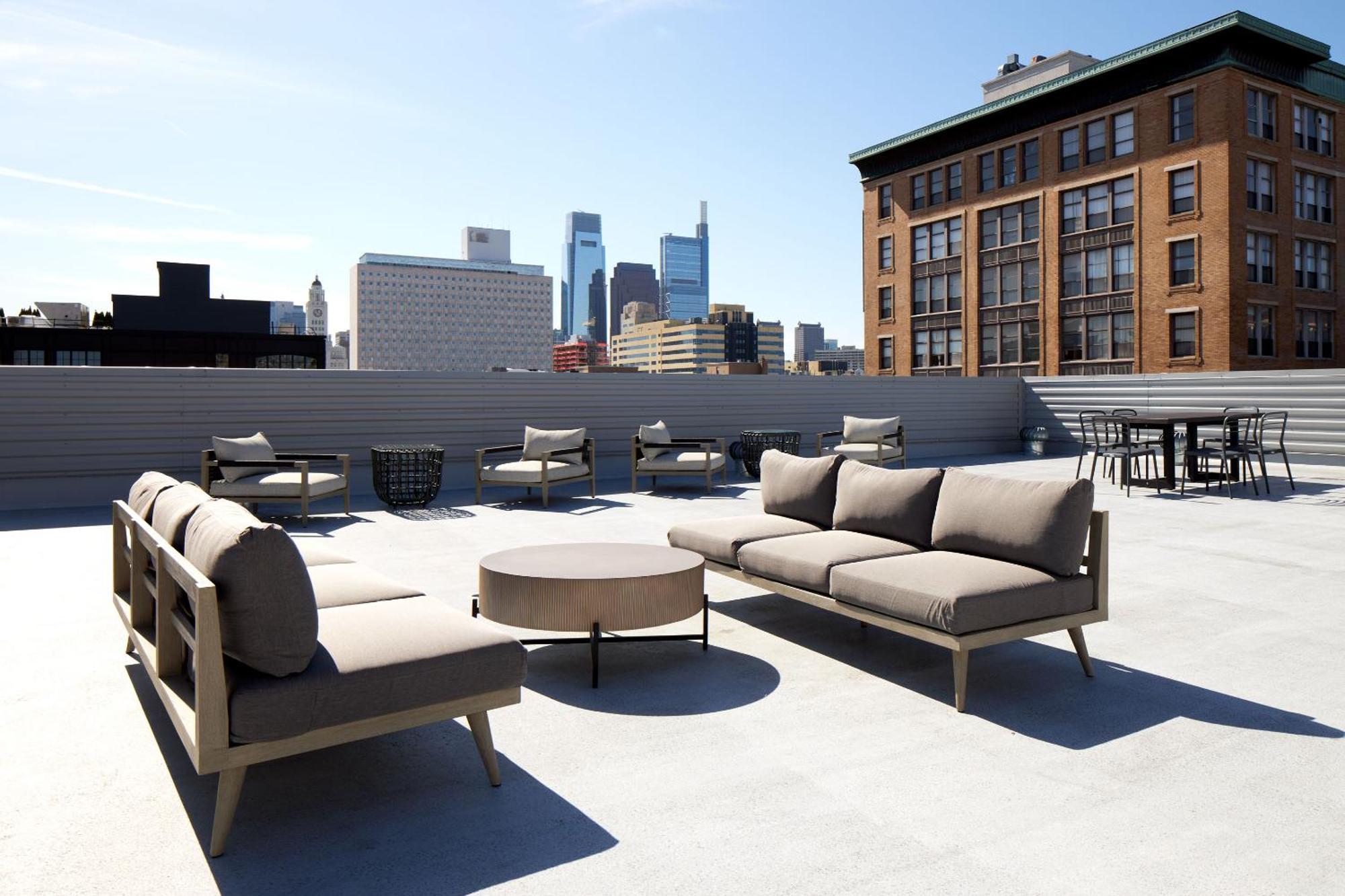 Locale North Broad - 4*