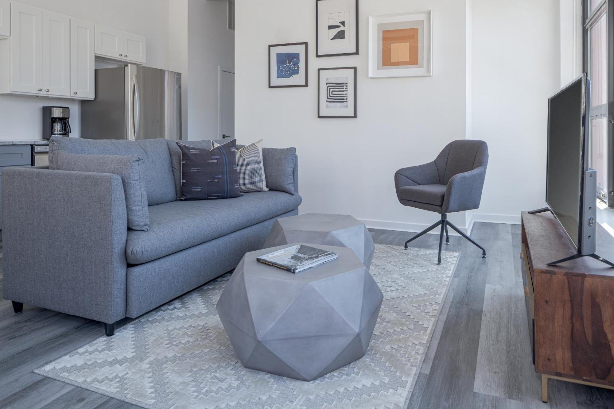Locale North Broad - 4*