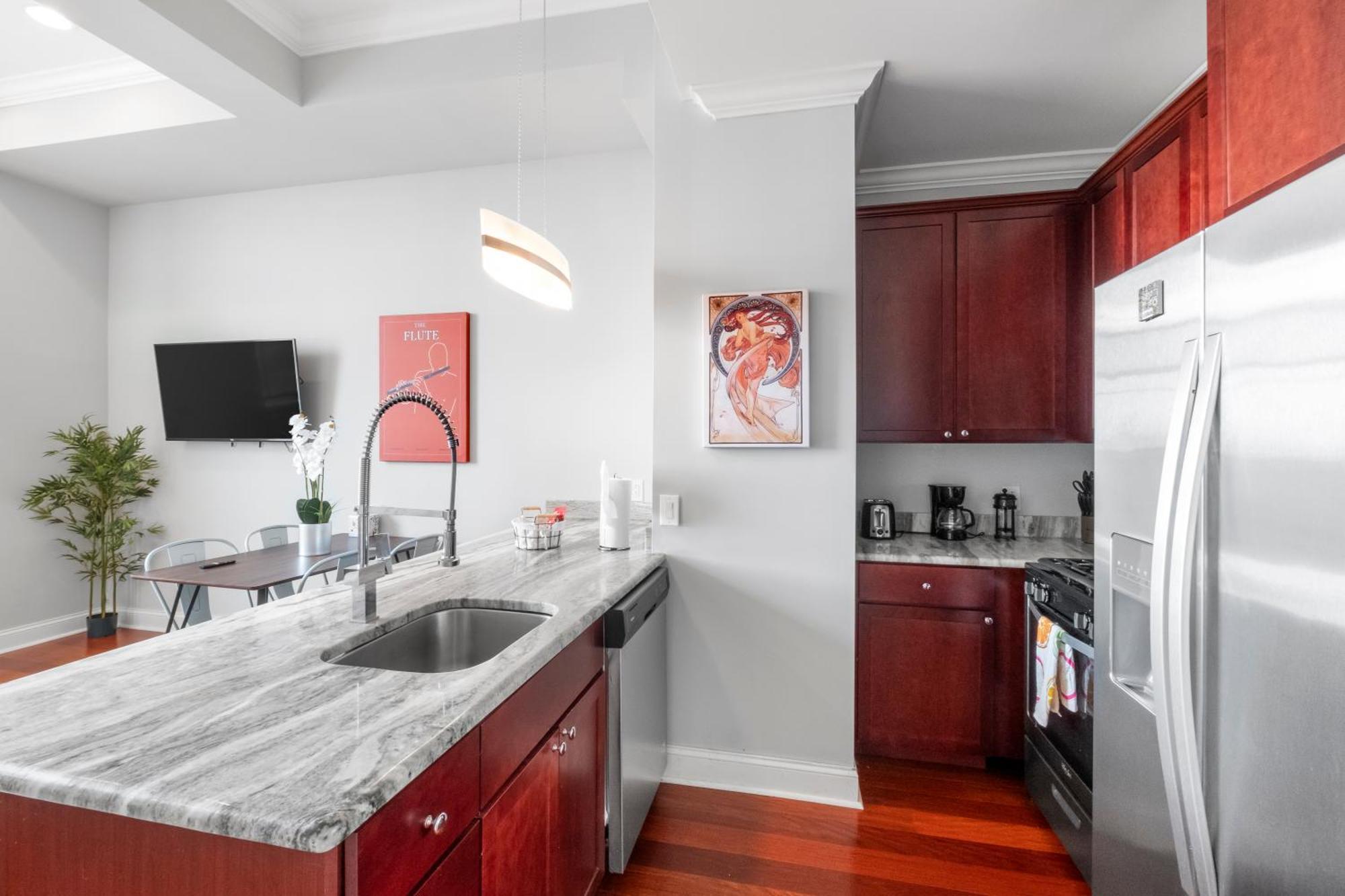 Grand 1br W Rooftop Pool & Gym