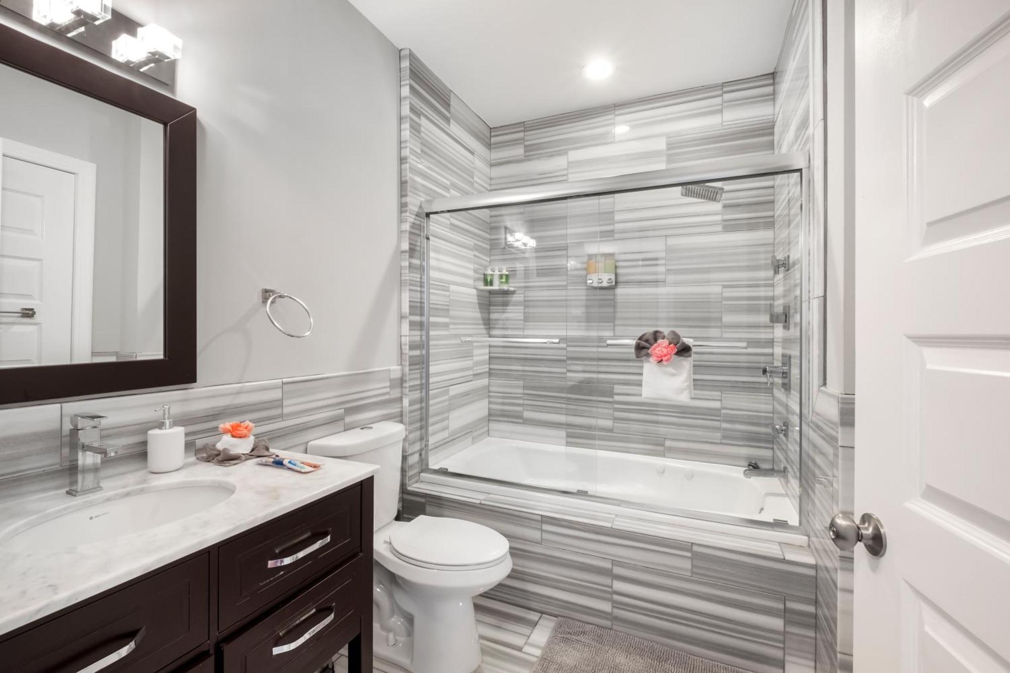 Grand 1br W Rooftop Pool & Gym Apartment *