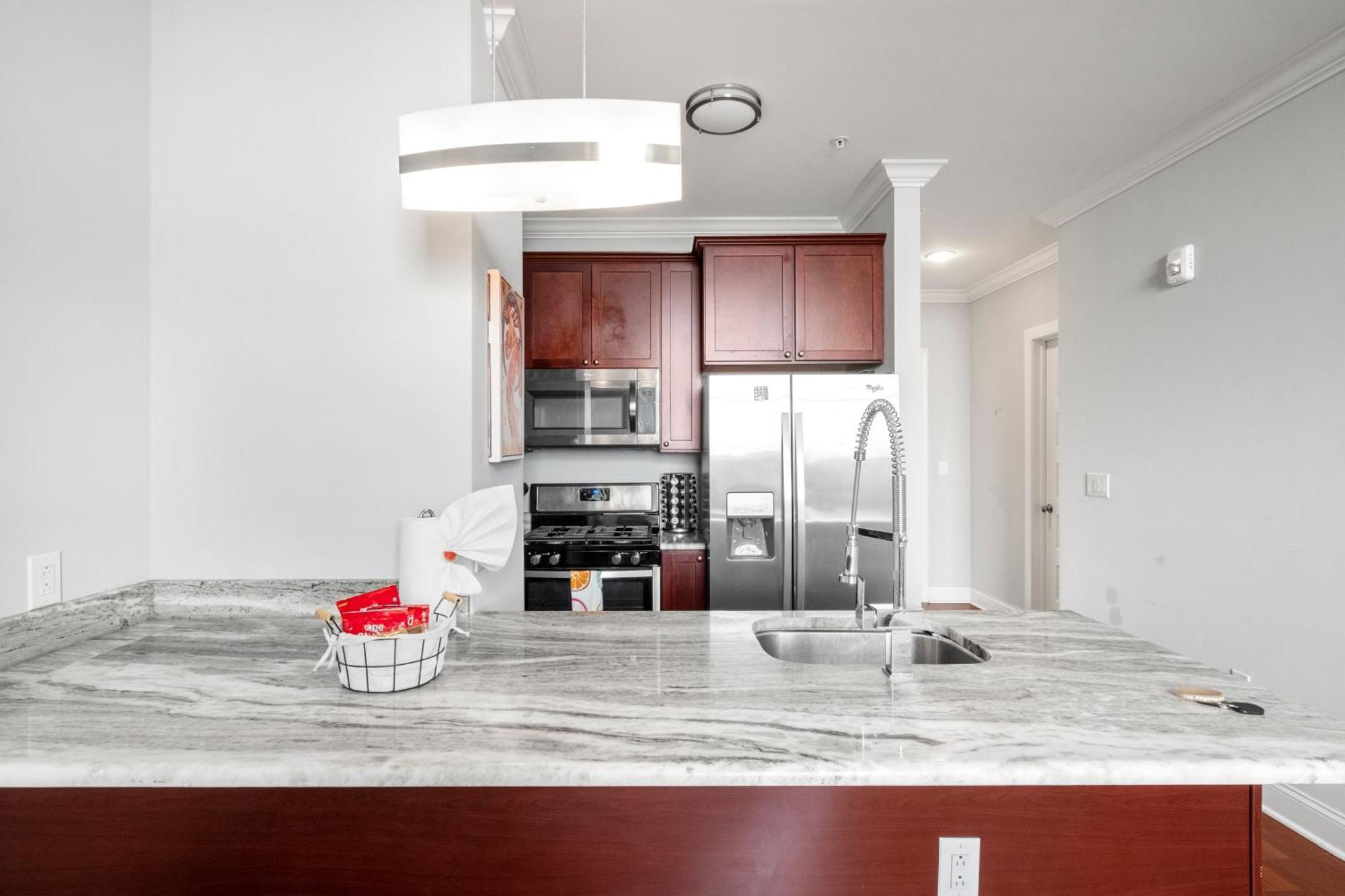 Apartment Grand 1br W Rooftop Pool & Gym *