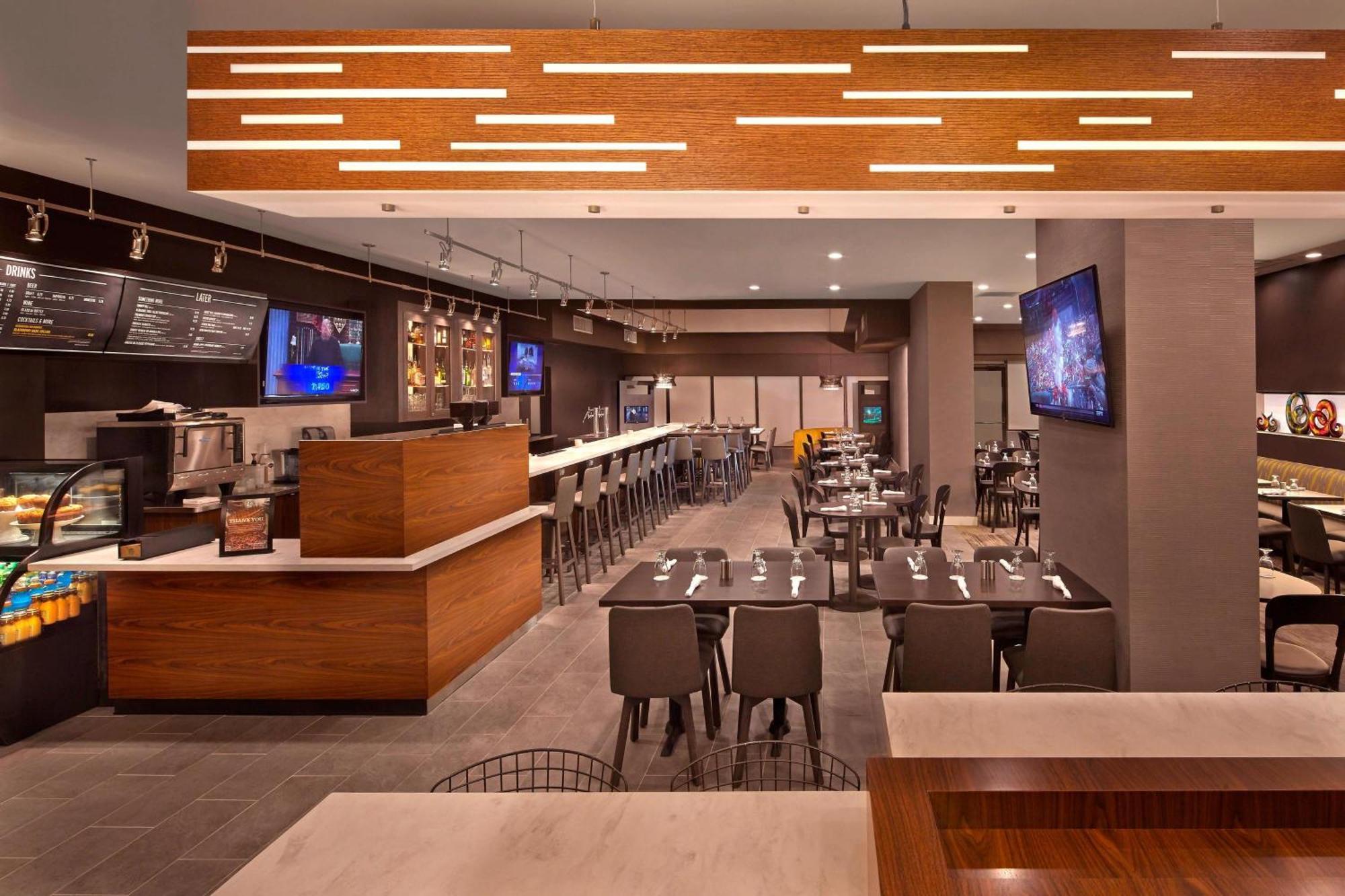 Hotel Courtyard By Marriott Avenue 3*