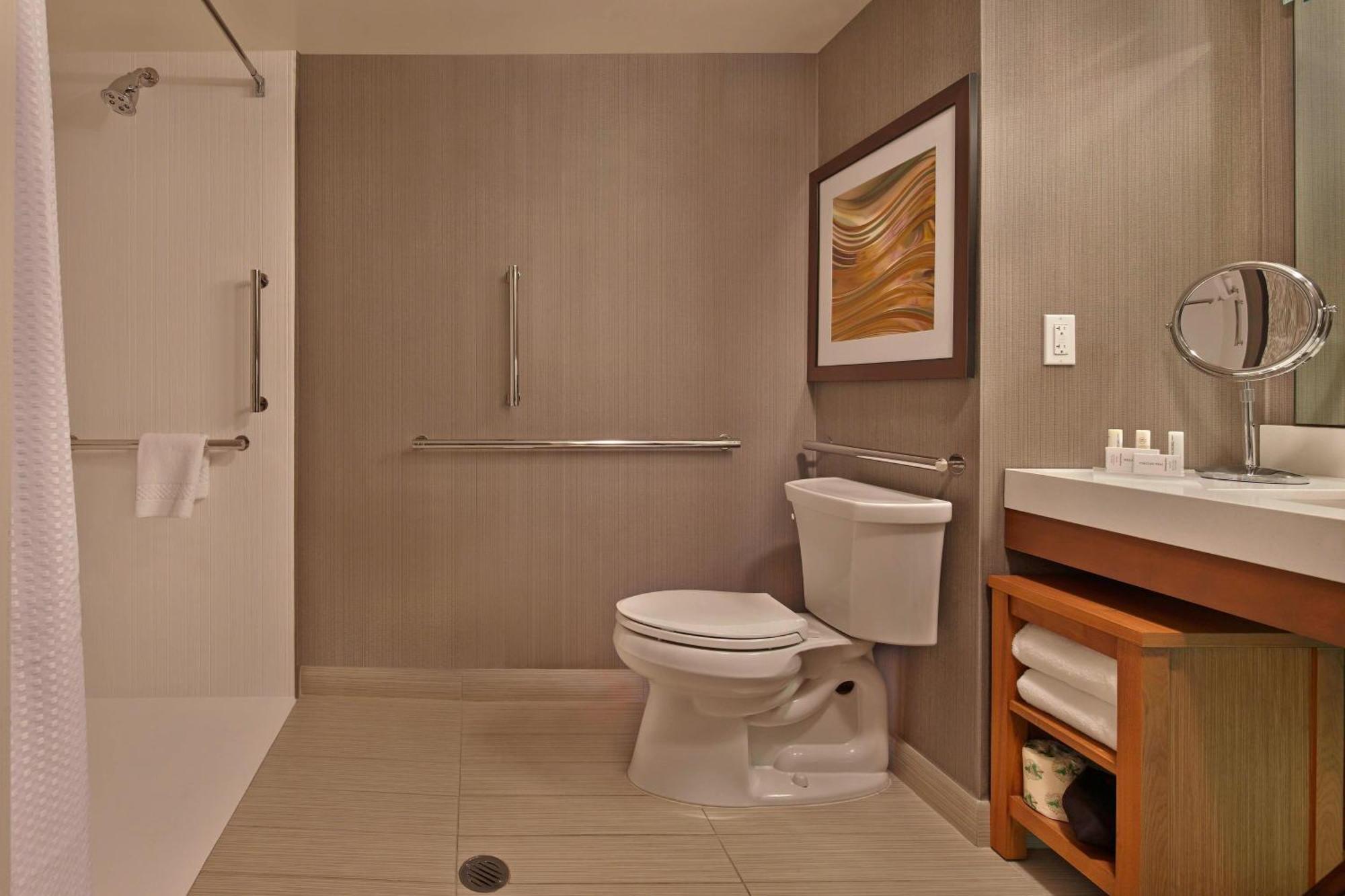 Hotel Courtyard By Marriott Avenue 3*