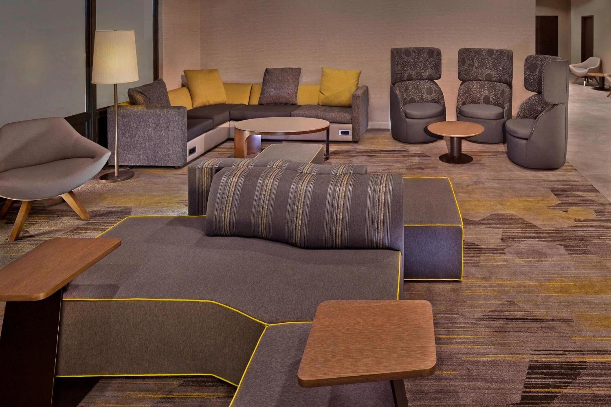 Courtyard By Marriott Avenue Hotel Philadelphia