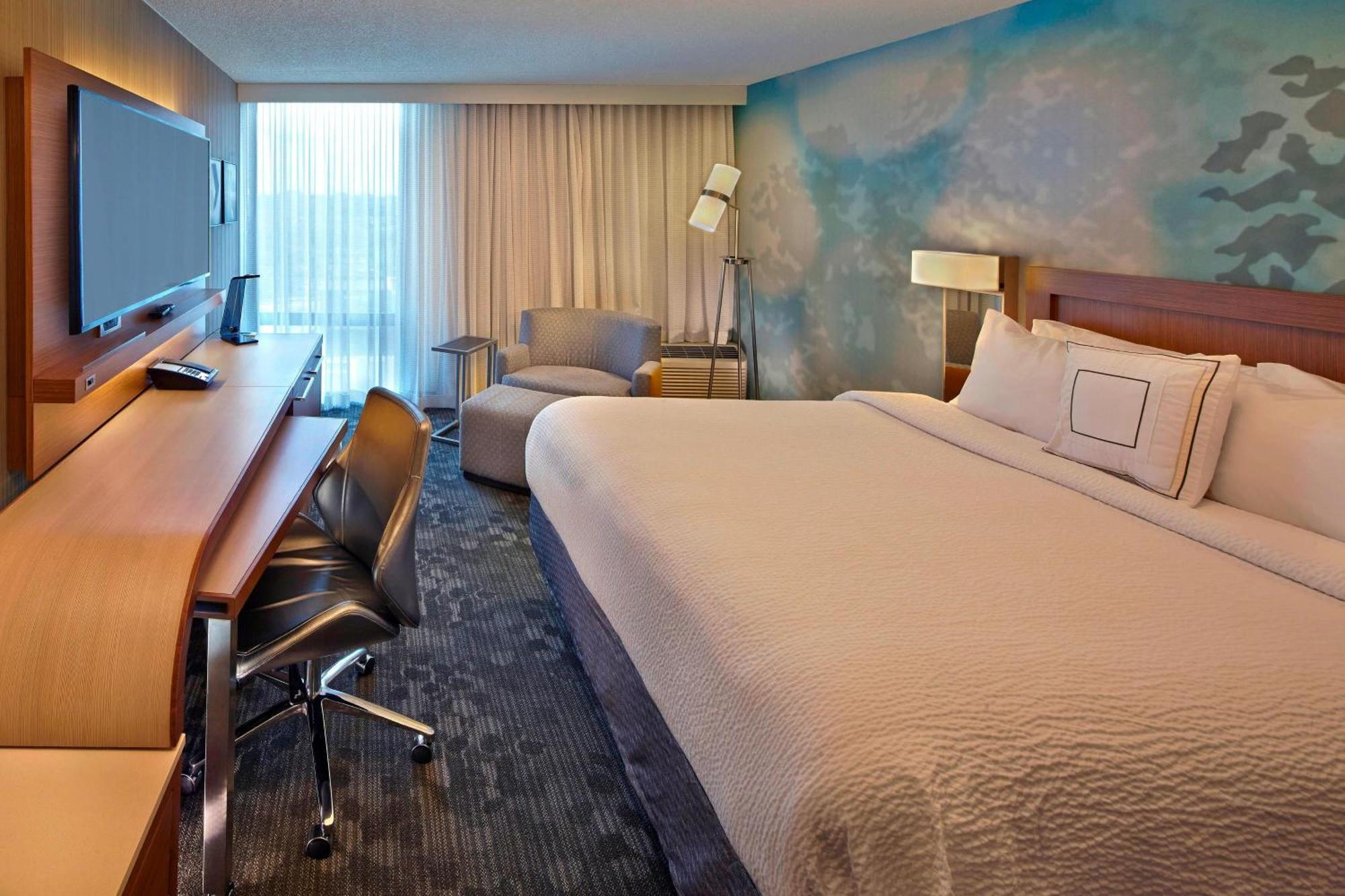 Hotel Courtyard By Marriott Avenue 3*
