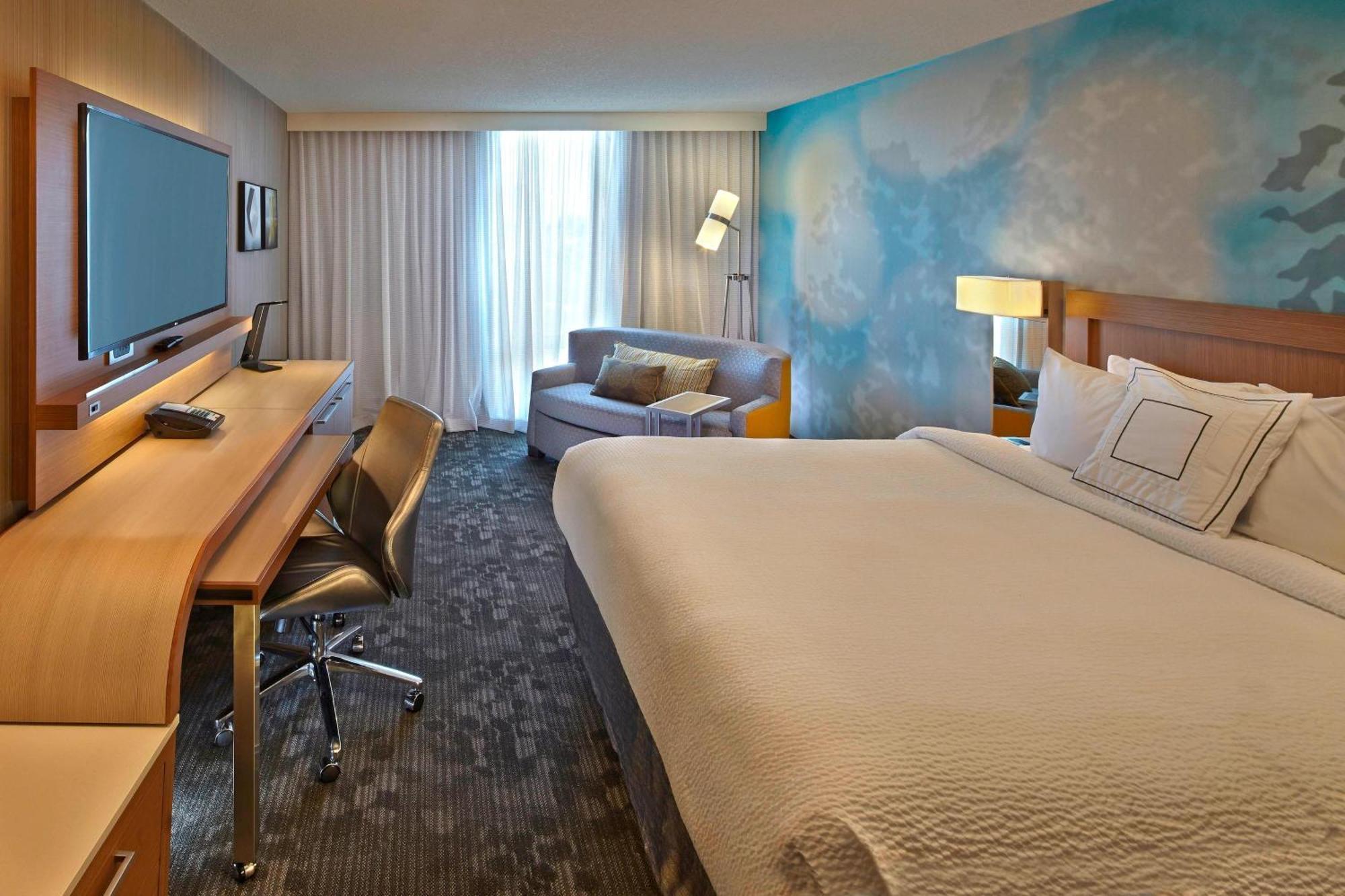 Hotel Courtyard By Marriott Avenue